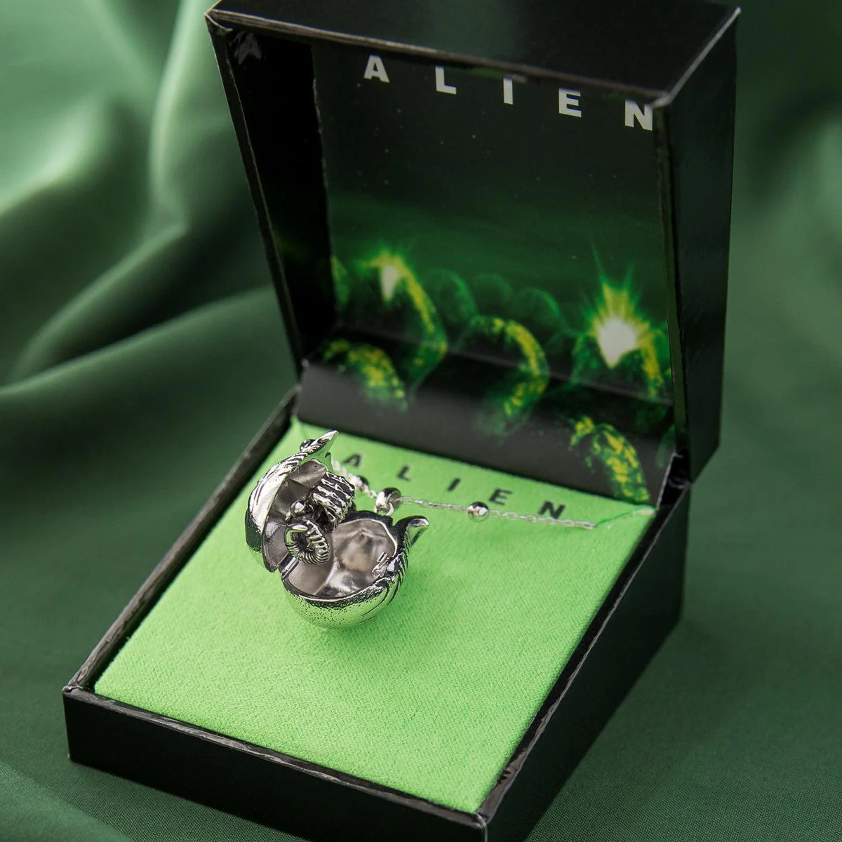 Alien X RockLove ALIEN Ovomorph Locket - Image 8